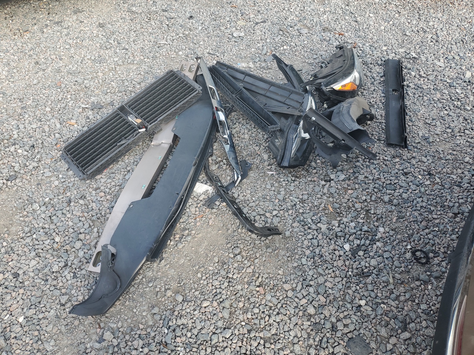 2GNAXJEV6J6331904 2018 Chevrolet Equinox Lt