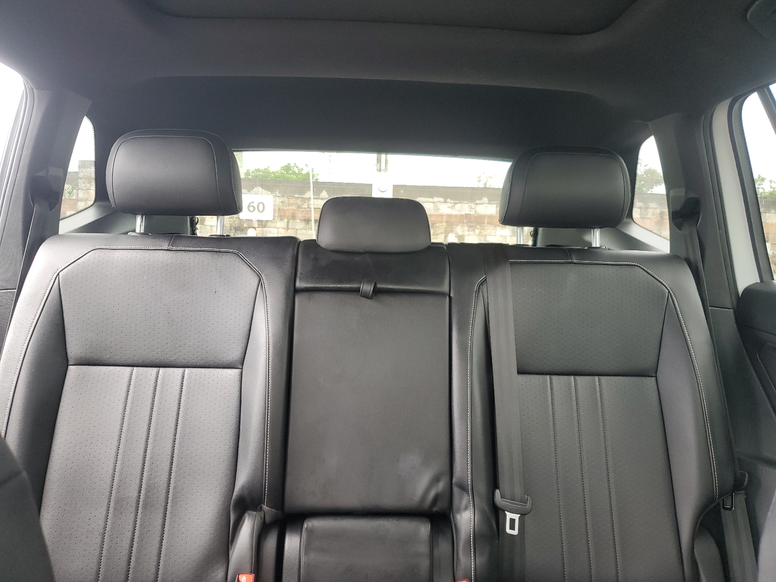 3VV8B7AX0NM056964 2022 Volkswagen Tiguan Se R-Line Black