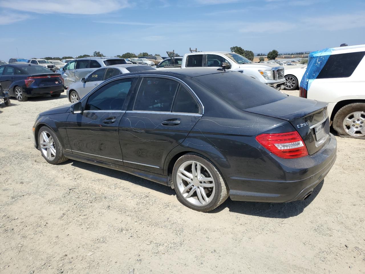 VIN WDDGF4HB0DA841848 2013 MERCEDES-BENZ C-CLASS no.2