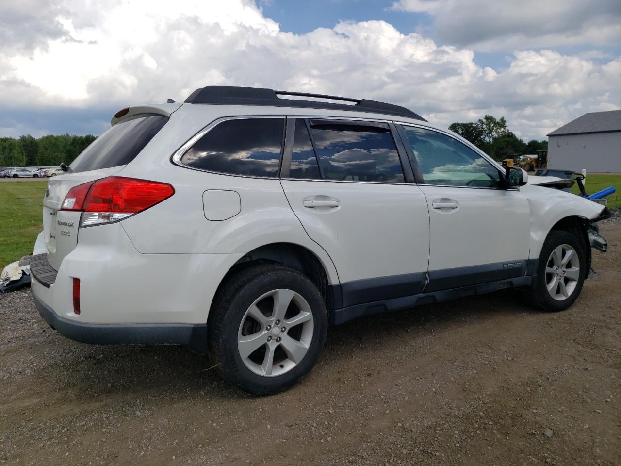 2014 Subaru Outback - Image 3