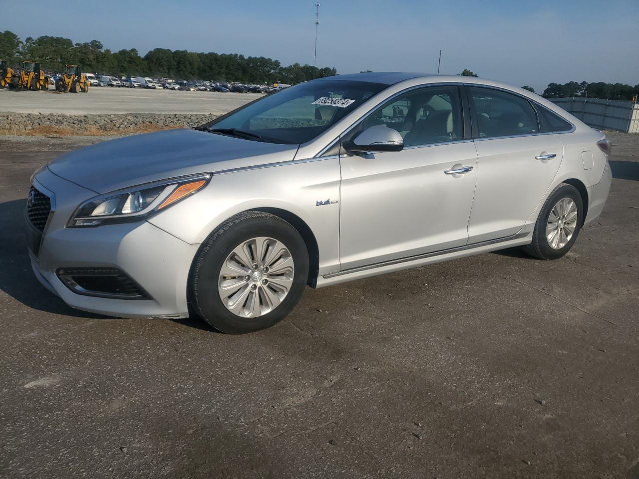 KMHE24L38HA065290 2017 HYUNDAI SONATA - Image 1