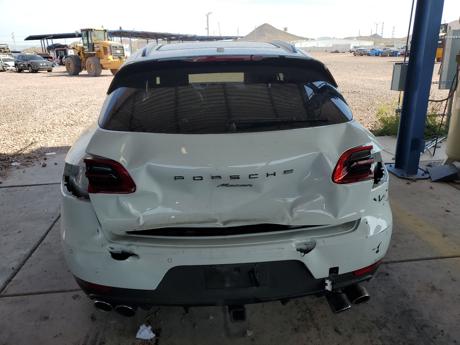 WP1AA2A52JLB14975 2018 Porsche Macan