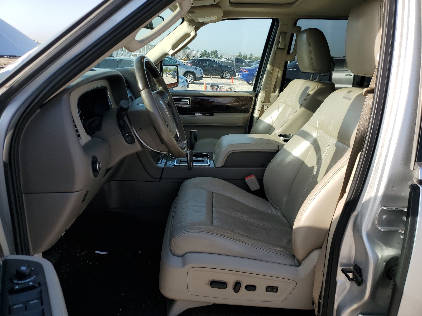 5LMJJ2HT9FEJ04700 2015 Lincoln Navigator