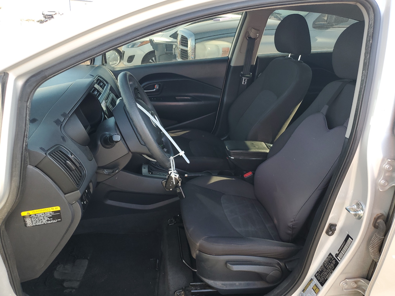 KNADM4A36H6021527 2017 Kia Rio Lx