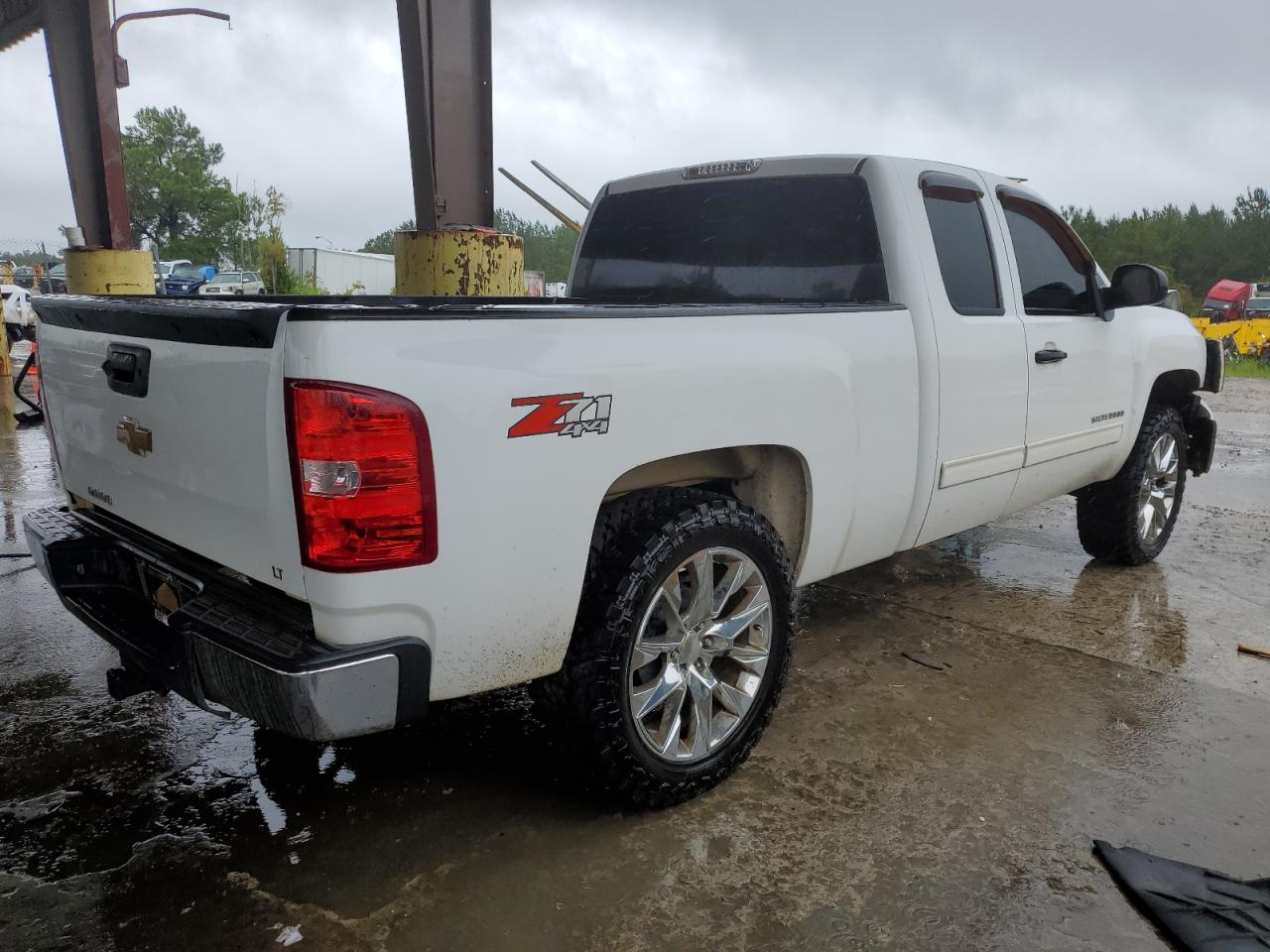 2013 Chevrolet Silverado - Image 3
