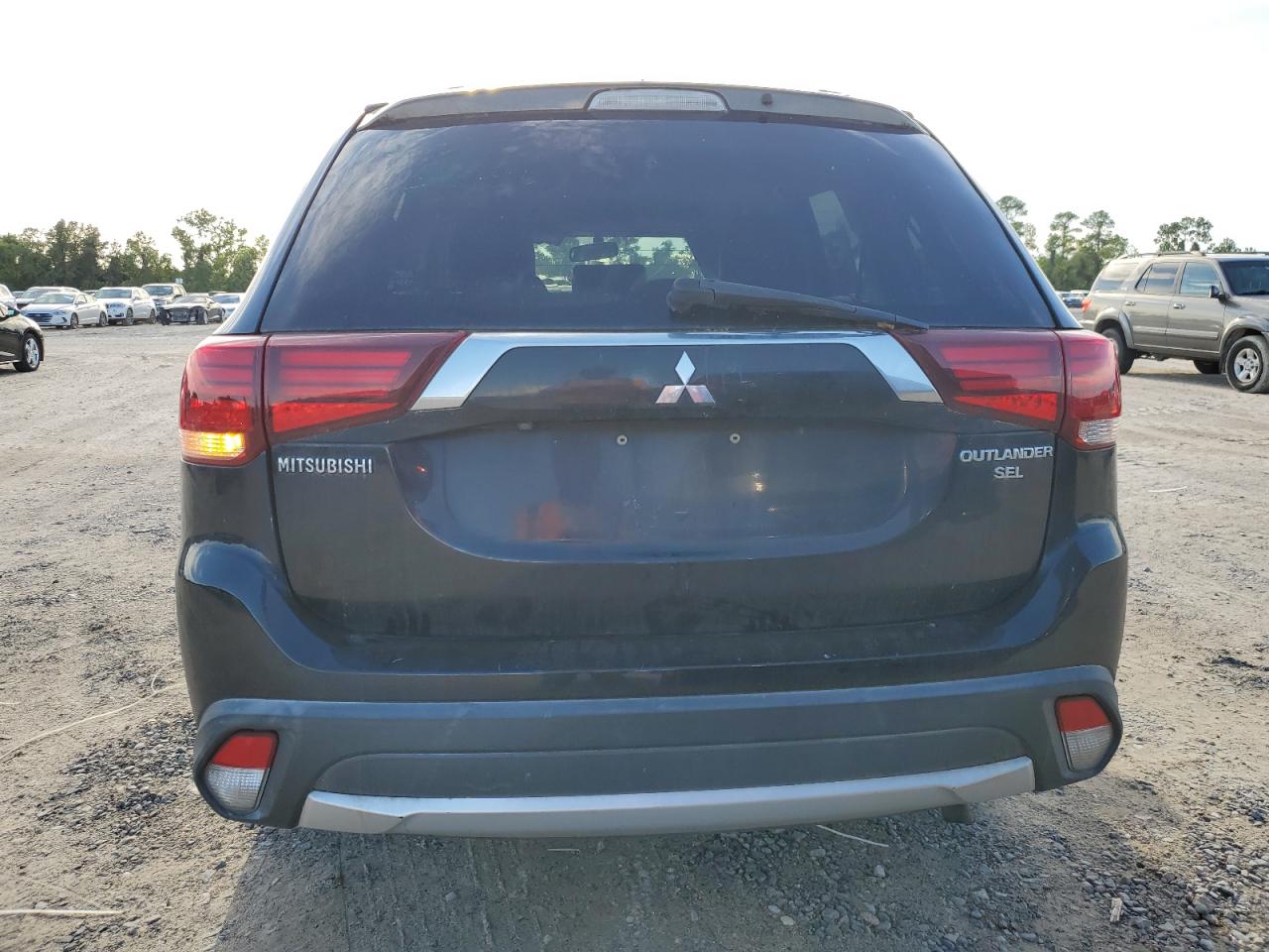 JA4AD3A31GZ062462 2016 Mitsubishi Outlander Se