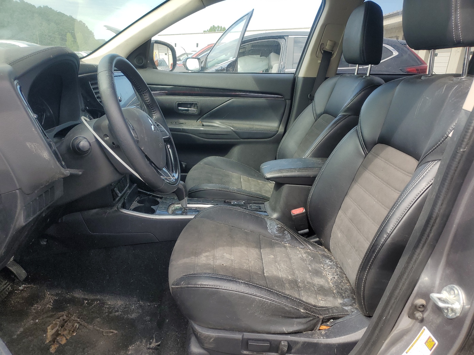 JA4AD3A33KZ048474 2019 Mitsubishi Outlander Se