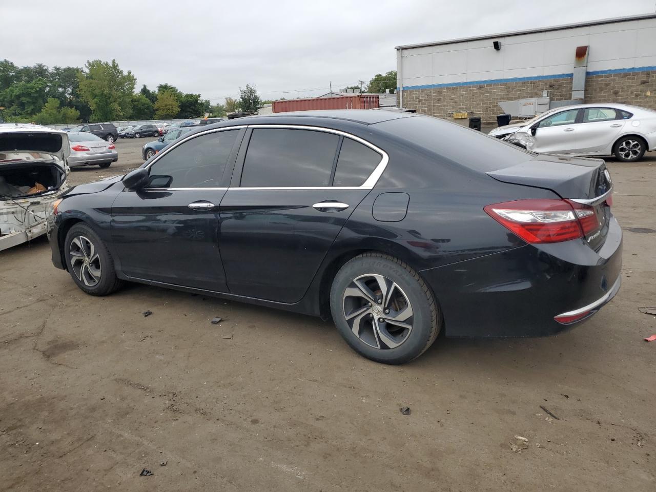 1HGCR2F30HA290800 2017 HONDA ACCORD - Image 2