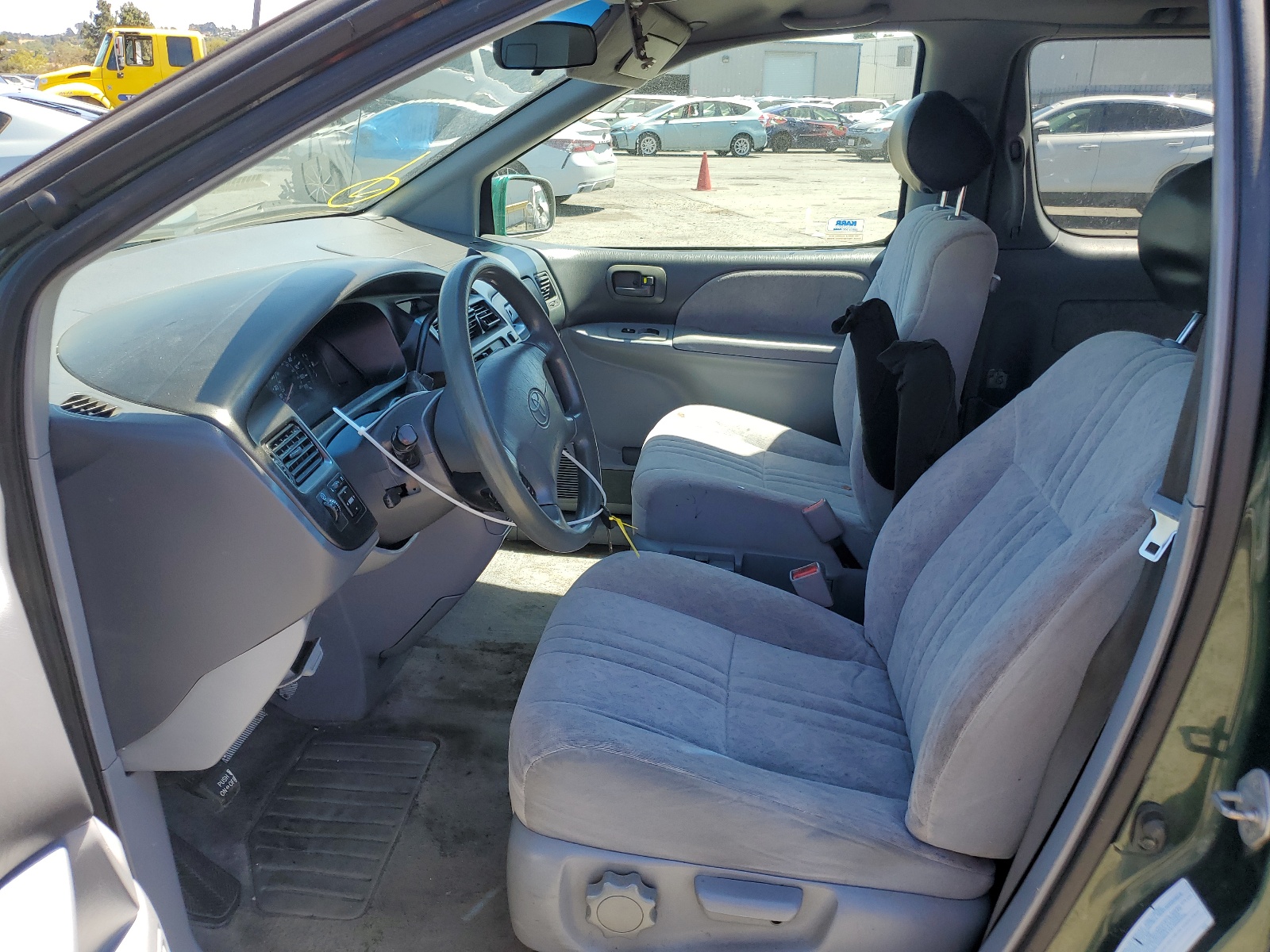 4T3ZF13C2YU317030 2000 Toyota Sienna Le