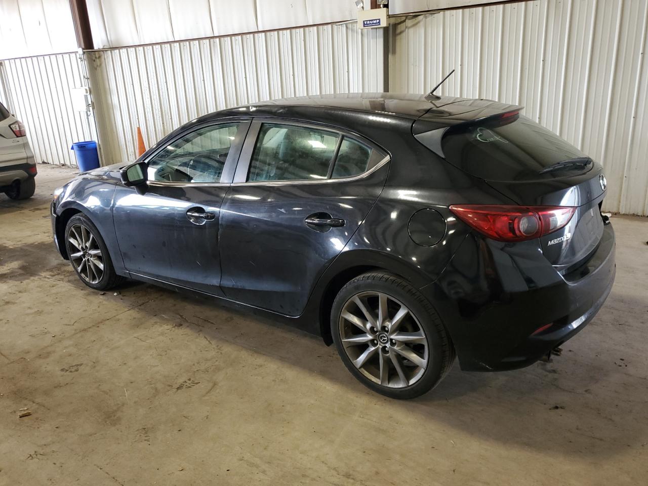 3MZBN1L37JM183818 2018 MAZDA 3 - Image 2