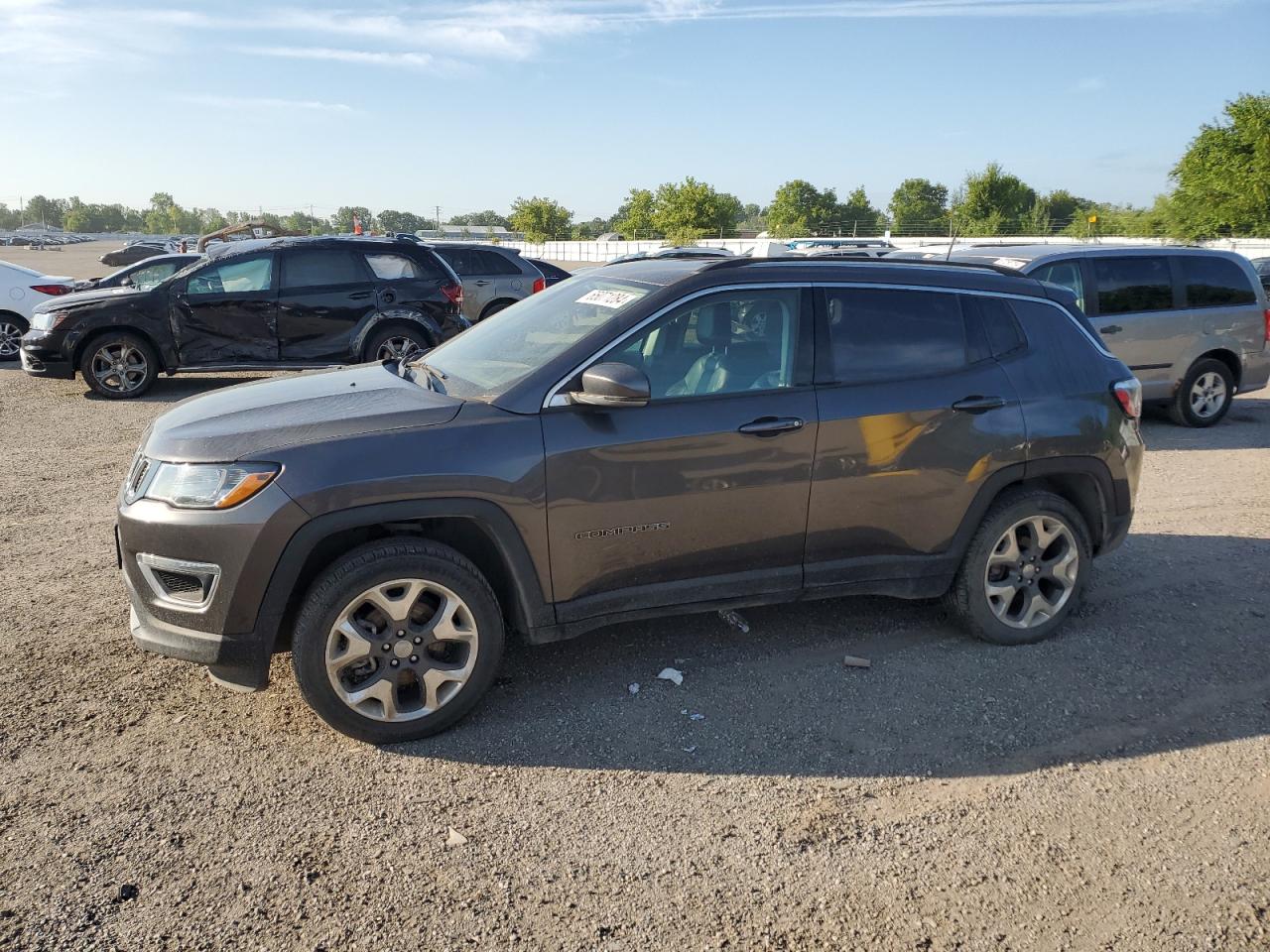 3C4NJDCB7JT234941 2018 JEEP COMPASS - Image 1