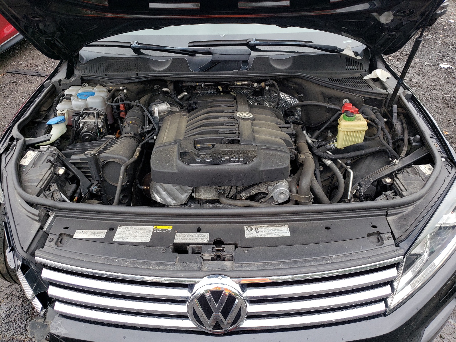 WVGRF7BP8HD005245 2017 Volkswagen Touareg Wolfsburg