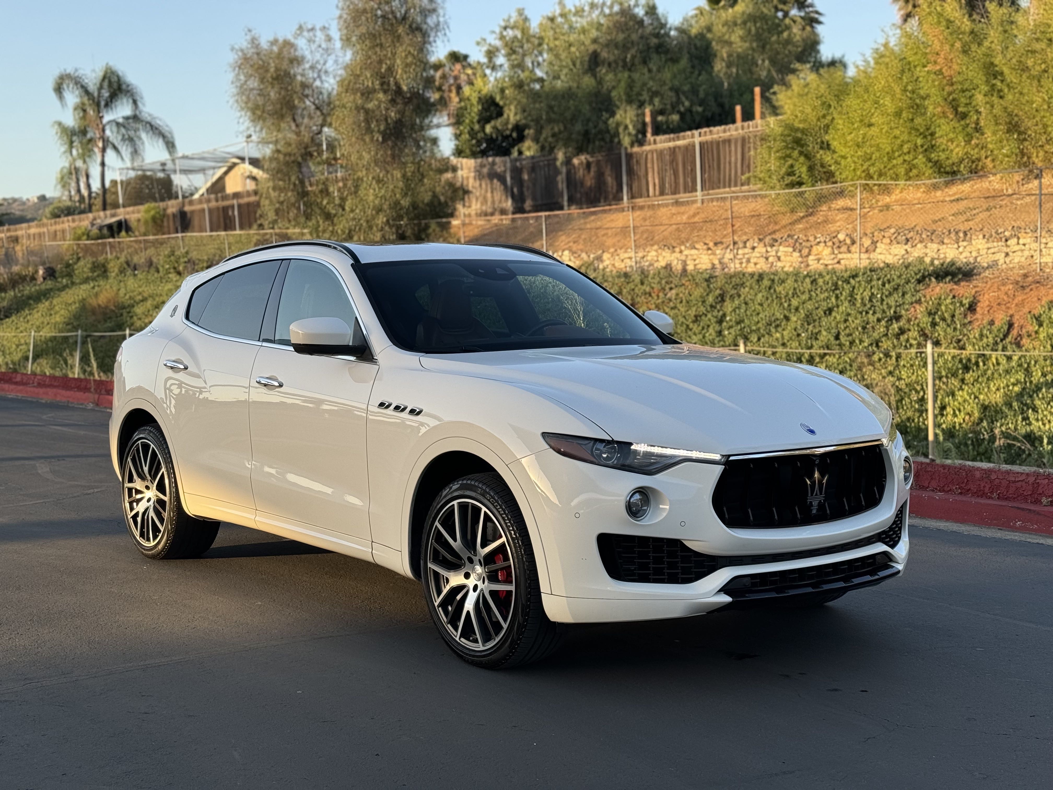 2017 Maserati Levante S Sport vin: ZN661YUS9HX256169