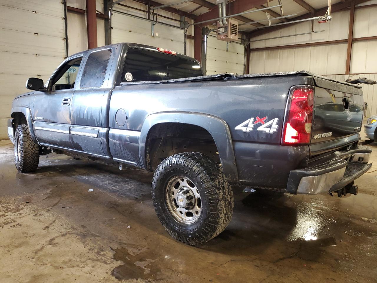 2005 Chevrolet Silverado - Image 2