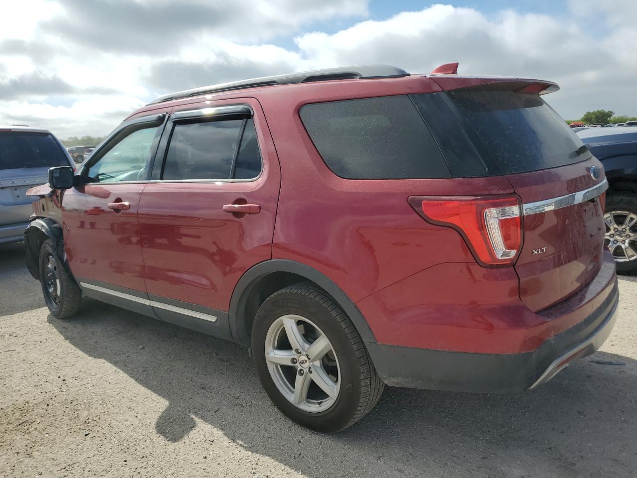 2016 Ford Explorer - Image 2