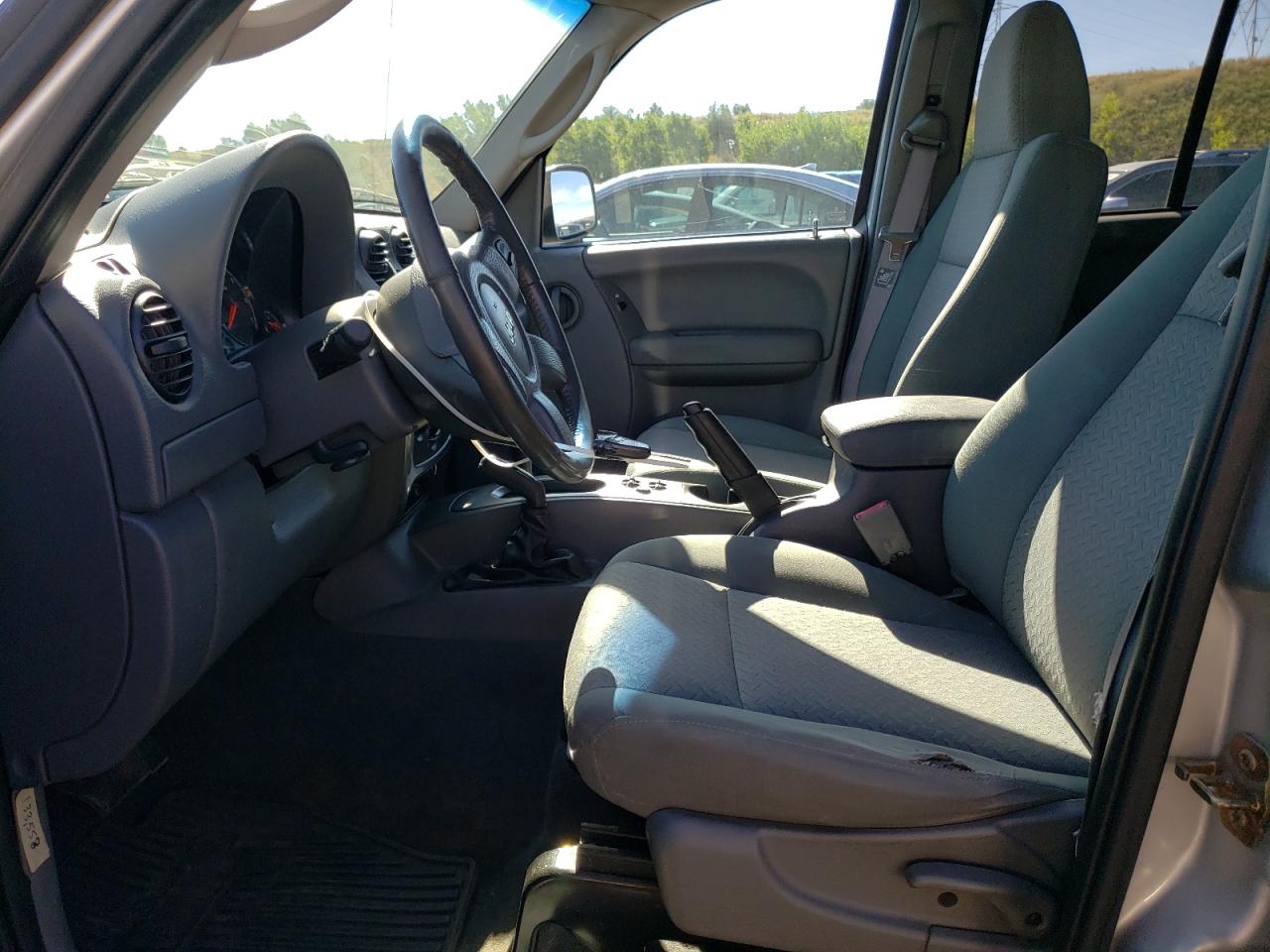 2005 Jeep Liberty (North America) - Image 7