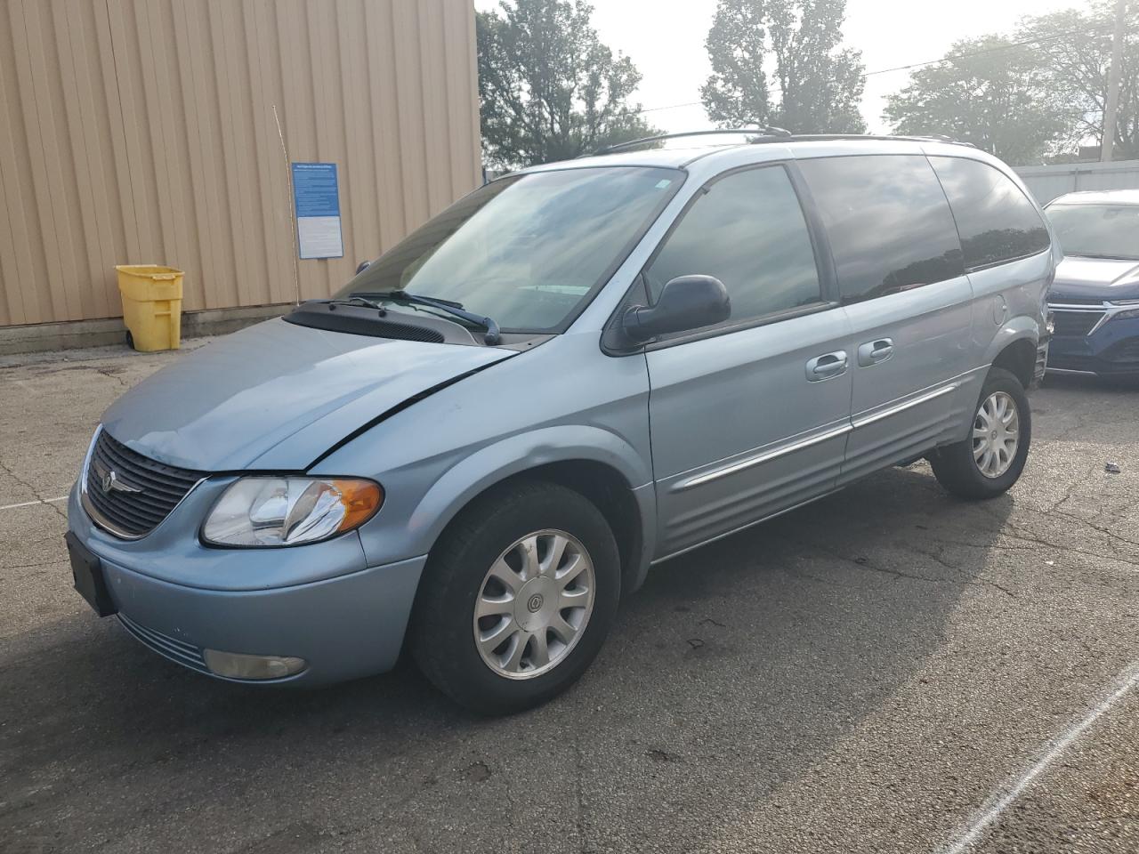 2003 Chrysler Town & Country Lxi en Venta en Moraine, OH - Front End