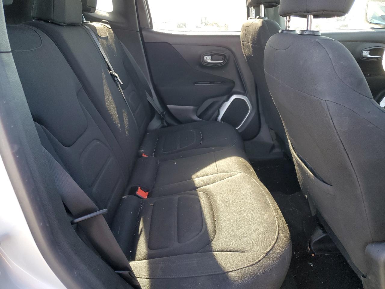 ZACNJABBXKPJ83392 2019 Jeep Renegade Latitude