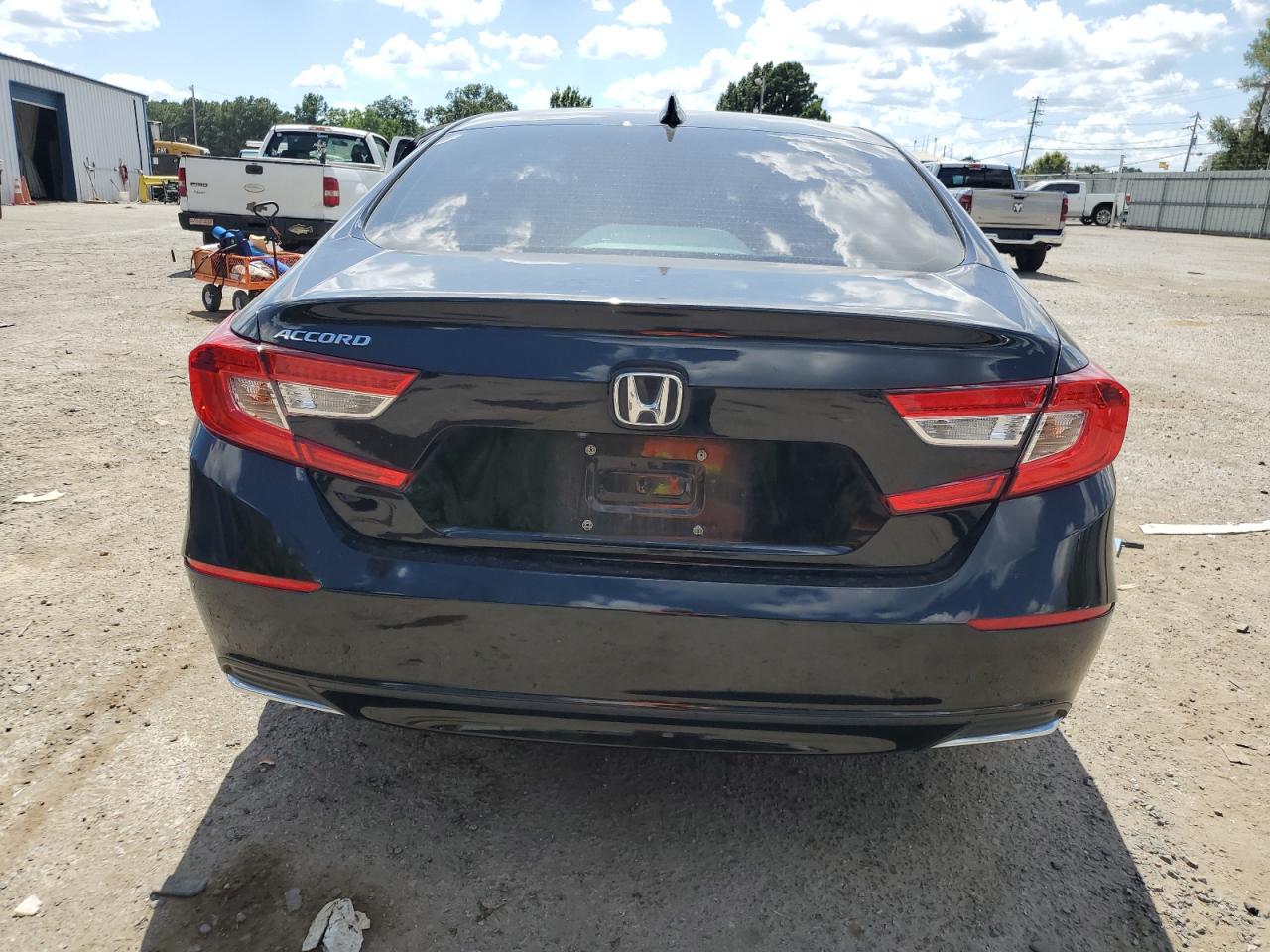 1HGCV1F13JA251502 2018 Honda Accord Lx