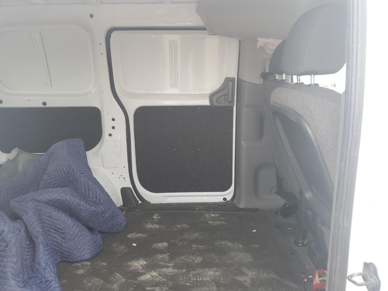 2017 Nissan NV - Image 10
