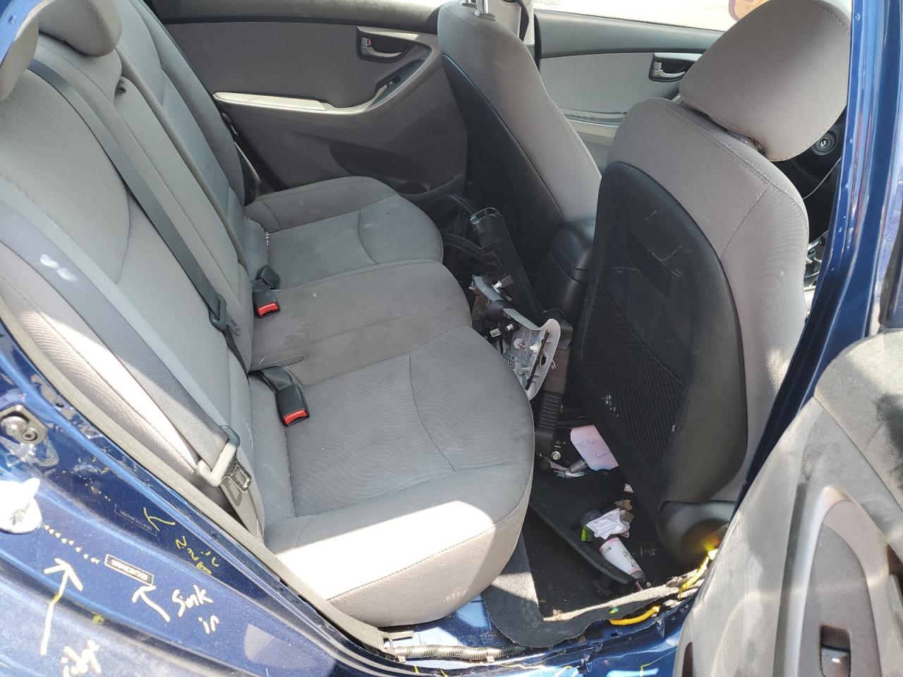2016 Hyundai Elantra - Image 10