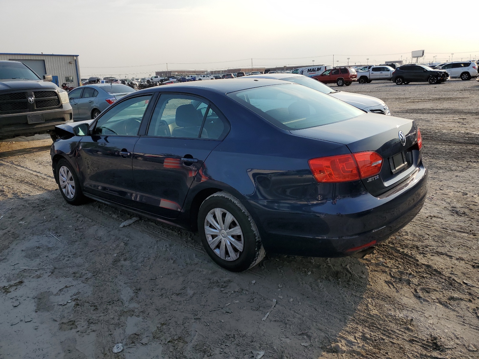 2013 Volkswagen Jetta Base vin: 3VW2K7AJ8DM369644