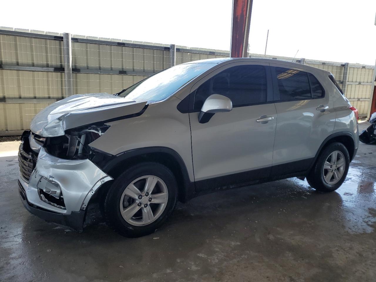 3GNCJKSB2LL213826 2020 CHEVROLET TRAX - Image 1