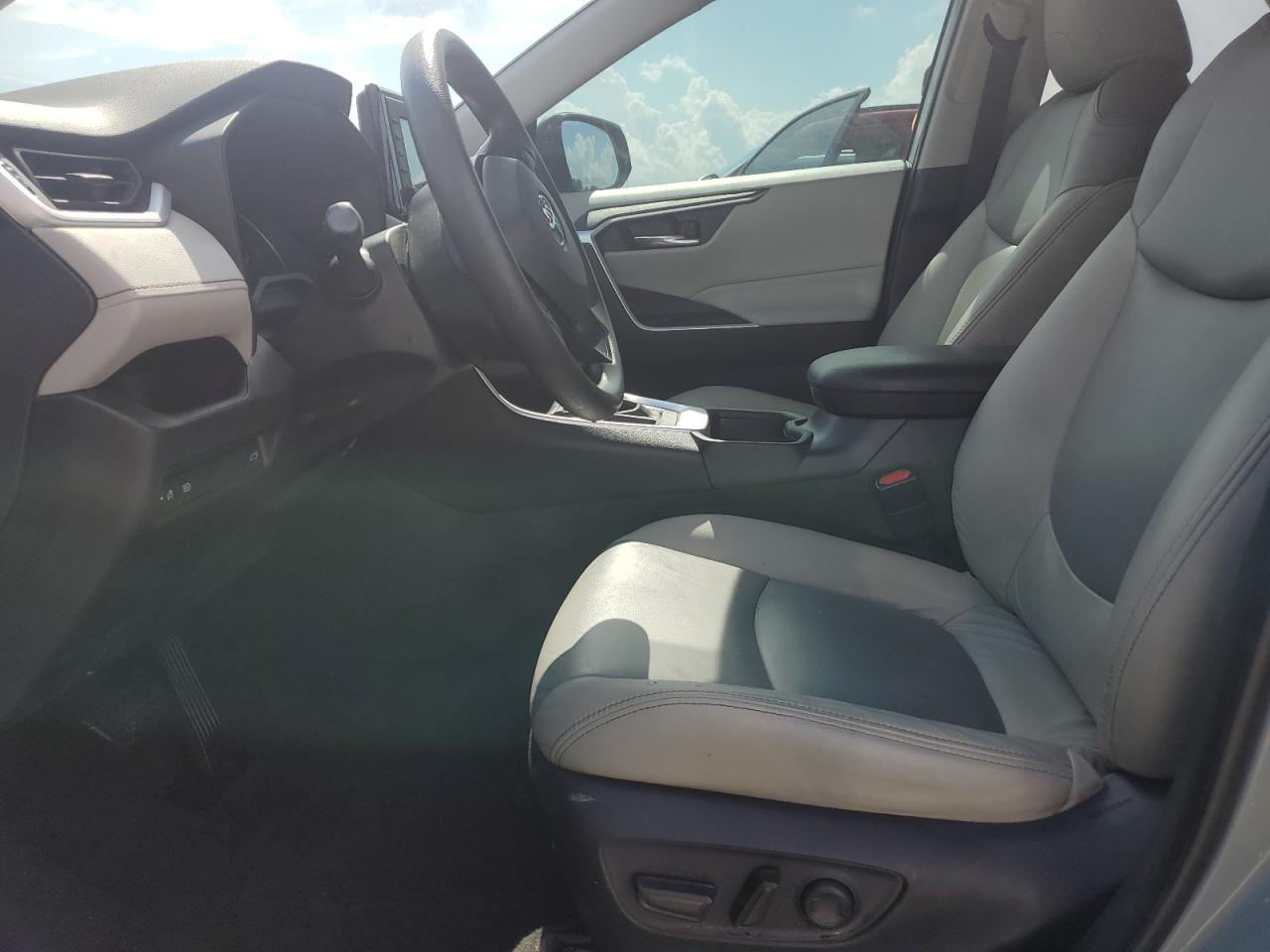 2020 Toyota Rav4 Xle VIN: 2T3W1RFV9LW061538 Lot: 66619564