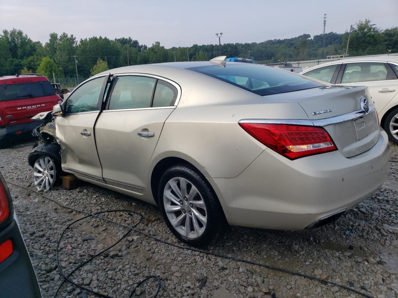 VIN 1G4GB5G35GF172727 2016 BUICK LACROSSE no.2