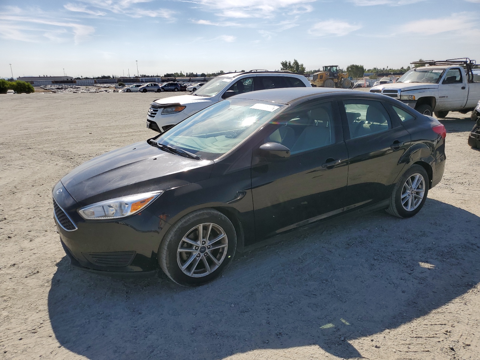 2018 Ford Focus Se vin: 1FADP3F23JL252631