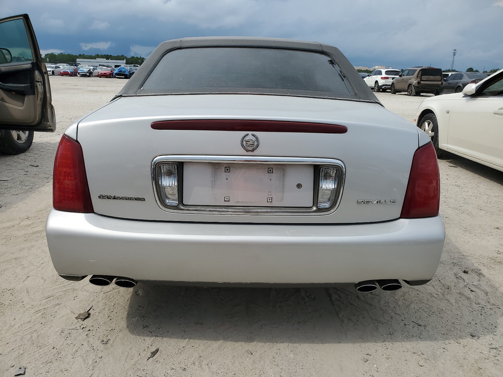 1G6KD54YX1U267606 2001 Cadillac Deville