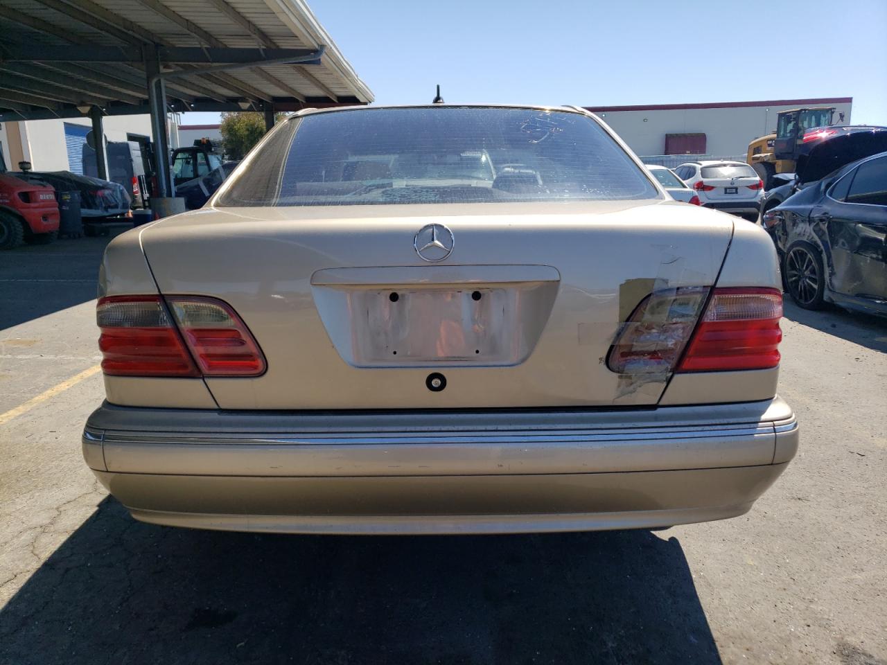 2000 Mercedes-Benz E 320 VIN: WDBJF65J2YB028842 Lot: 68894634