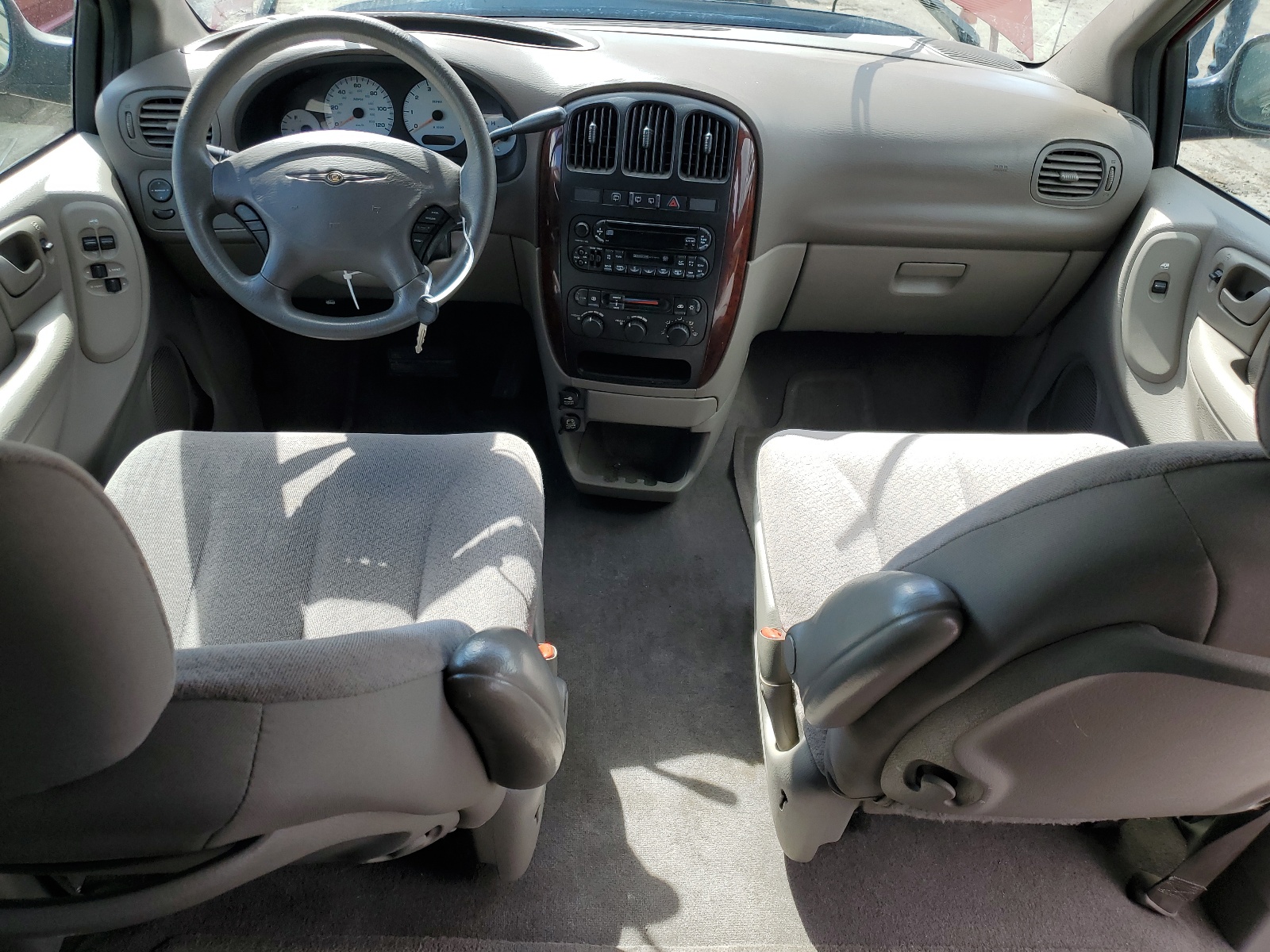 2C8GP44R83R377307 2003 Chrysler Town & Country Lx