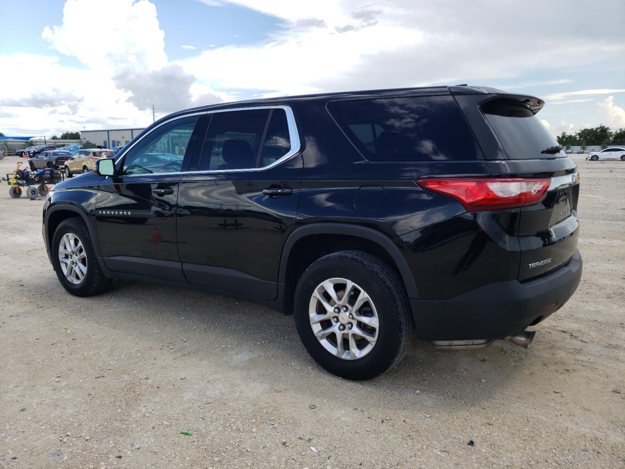 1GNERFKW8JJ136279 2018 CHEVROLET TRAVERSE - Image 2