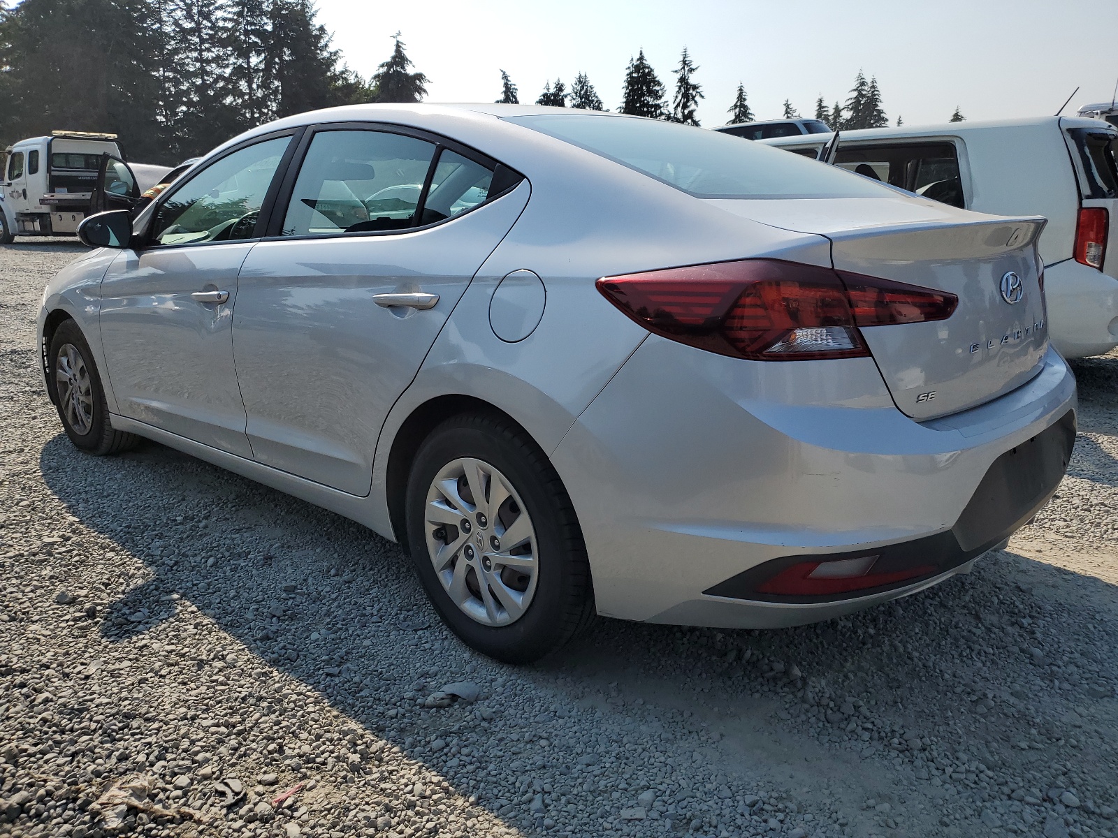 2019 Hyundai Elantra Se vin: KMHD74LF2KU814128