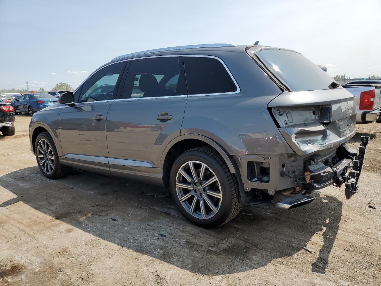 WA1LAAF70HD048956 2017 AUDI Q7 - Image 2