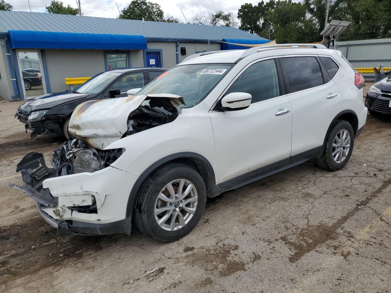 KNMAT2MT2HP545230 2017 NISSAN ROGUE - Image 1