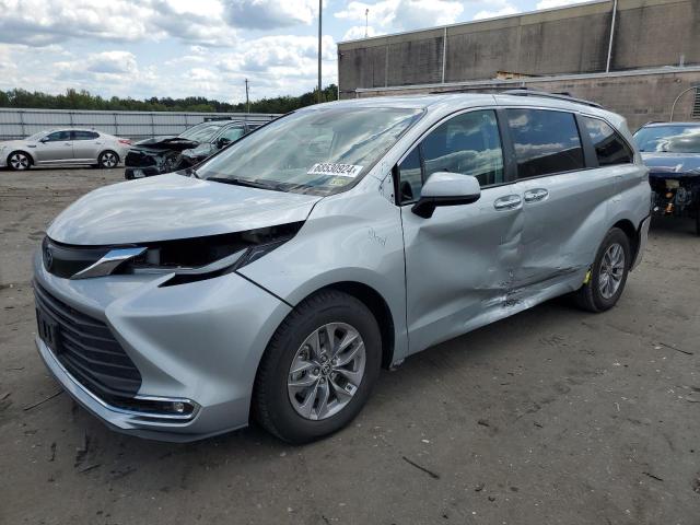 2022 Toyota Sienna Xle