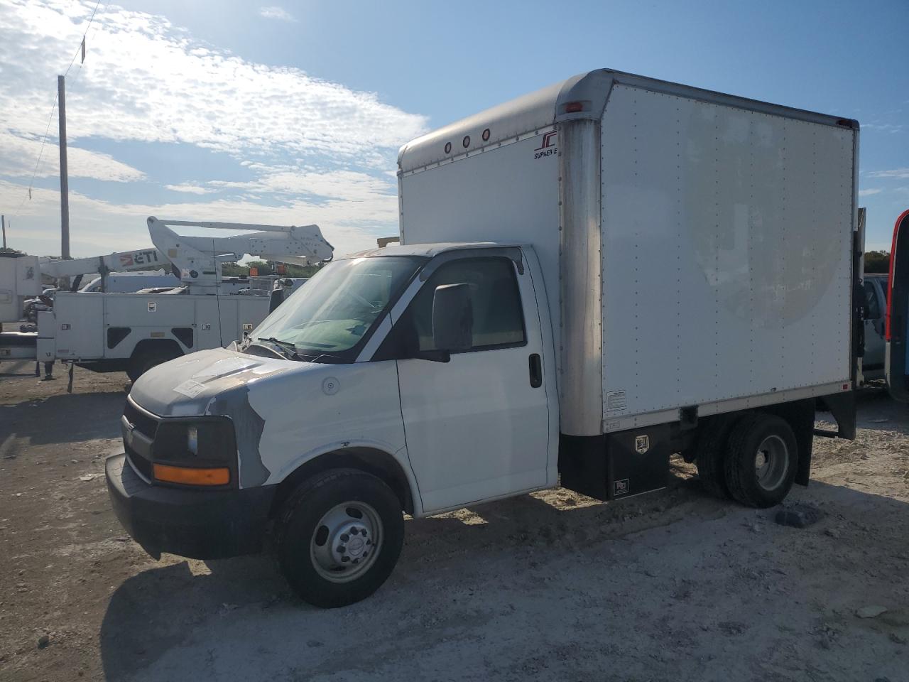 2008 Chevrolet Express G3500 VIN: 1GBJG31K481187593 Lot: 69024184