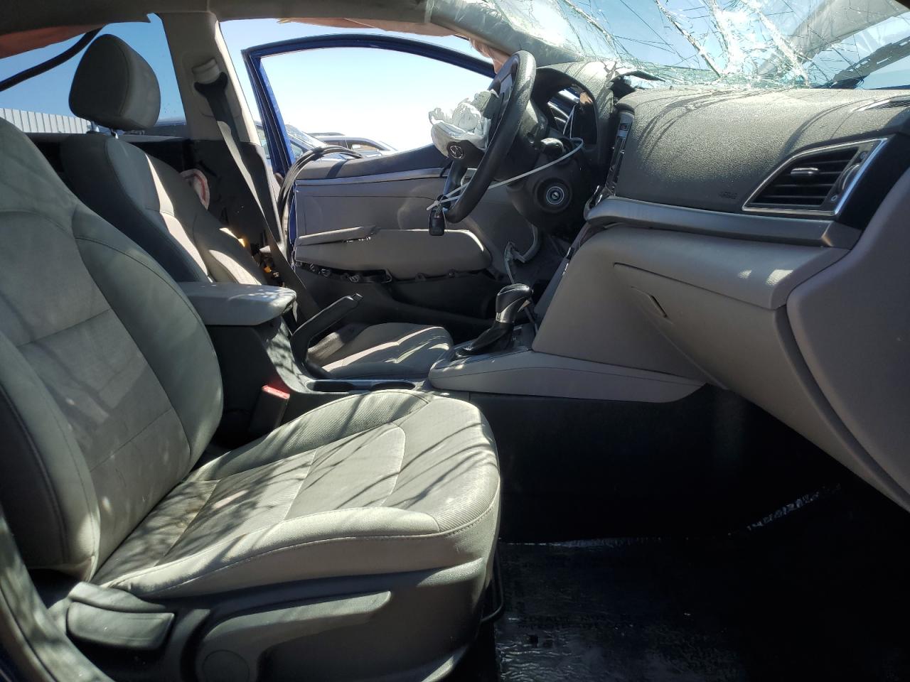 2017 Hyundai Elantra - Image 7