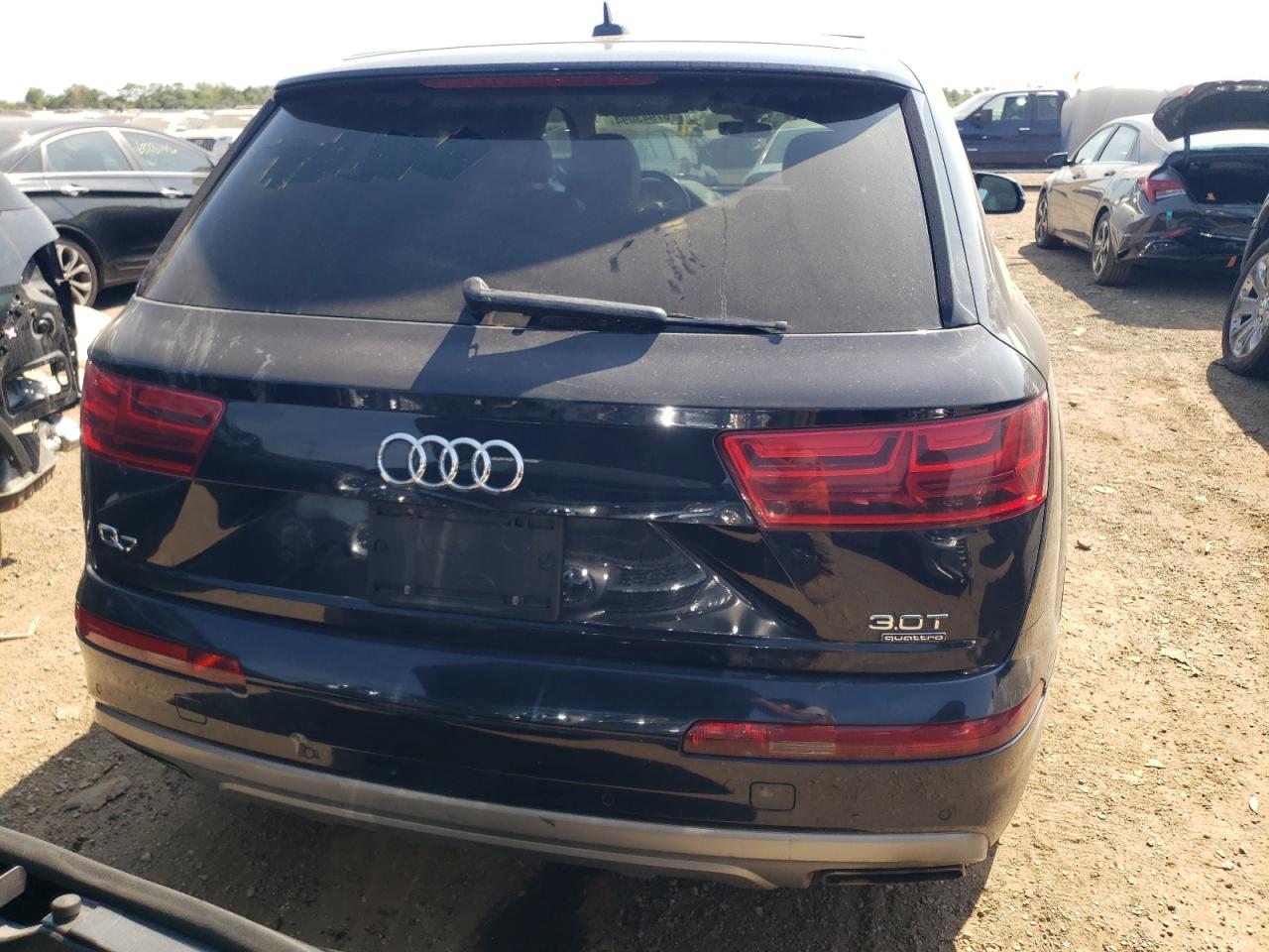 WA1VAAF78HD007984 2017 Audi Q7 Prestige