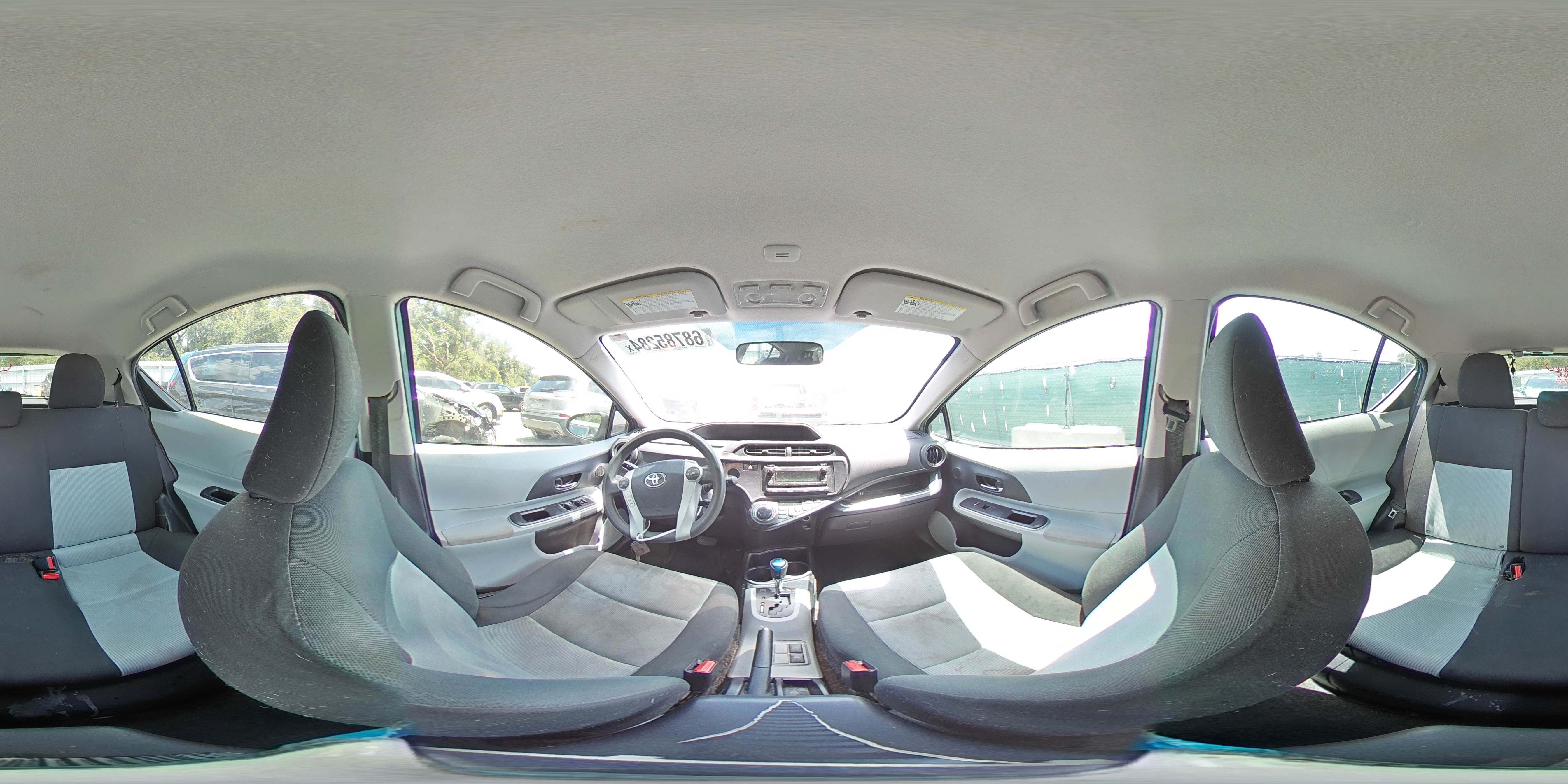 2014 Toyota Prius - Image 13