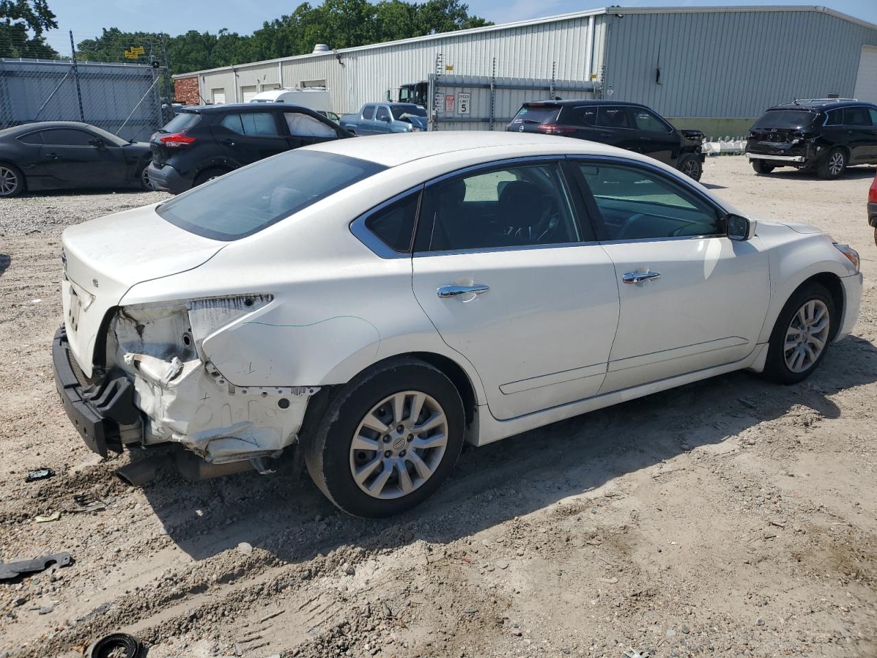 2015 Nissan Altima - Image 3