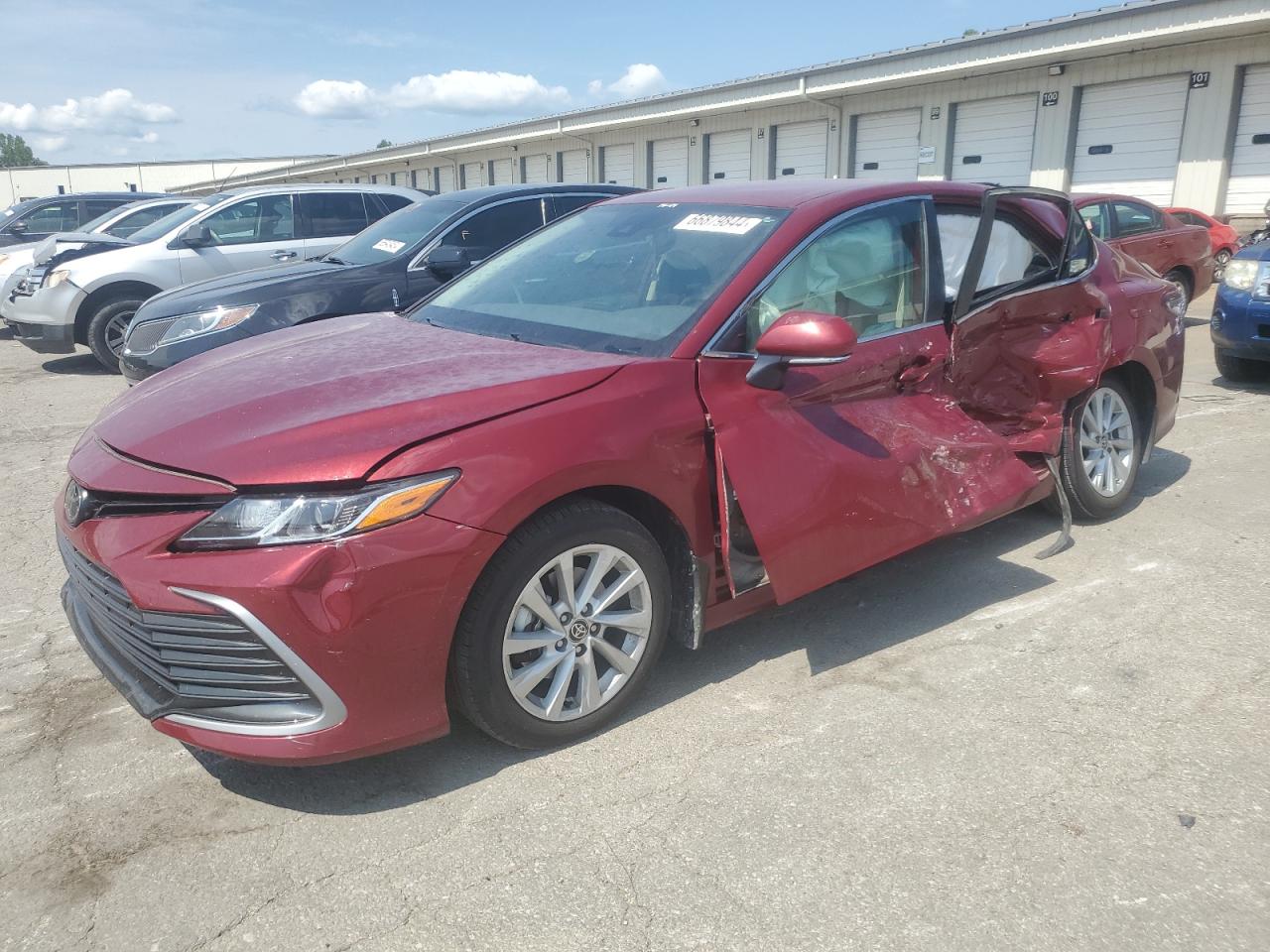 4T1R11BK6NU067979 2022 TOYOTA CAMRY - Image 1