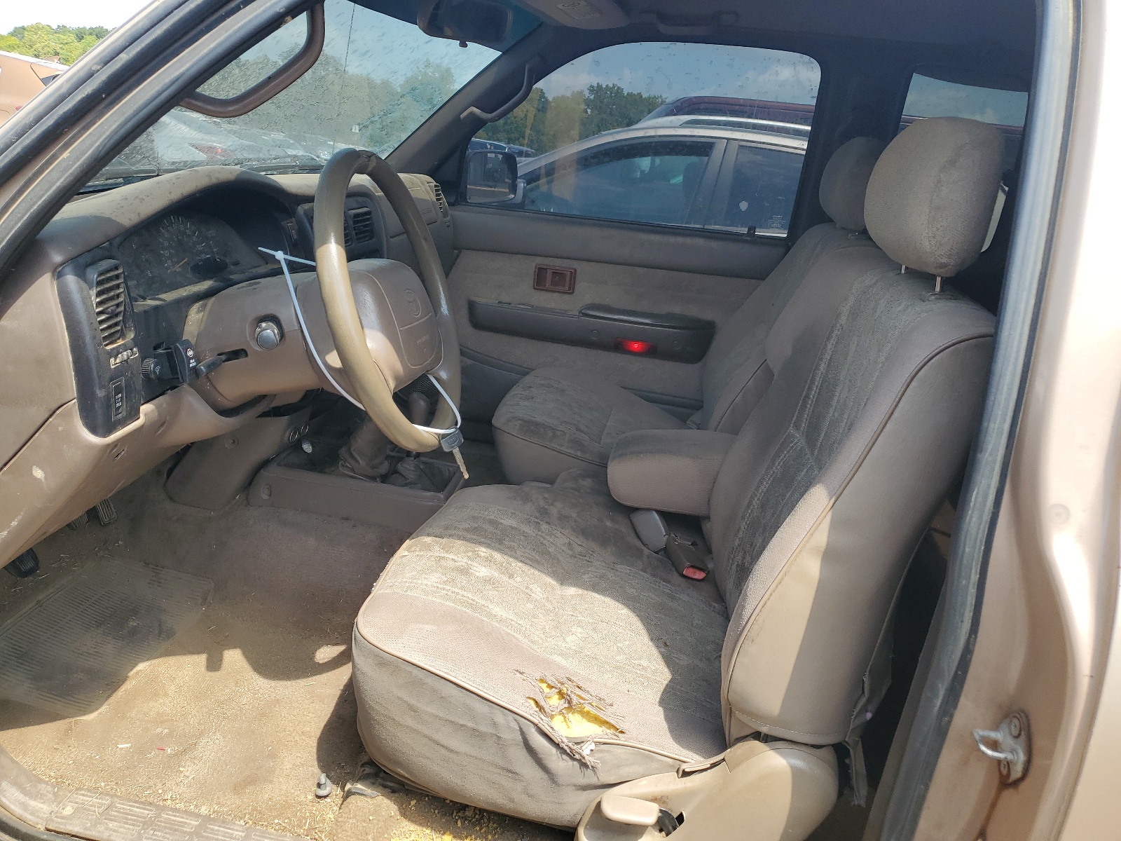 4TAWN72N8YZ586639 2000 Toyota Tacoma Xtracab