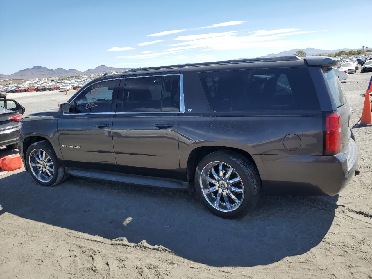 1GNSCJKC2FR272378 2015 CHEVROLET SUBURBAN - Image 2