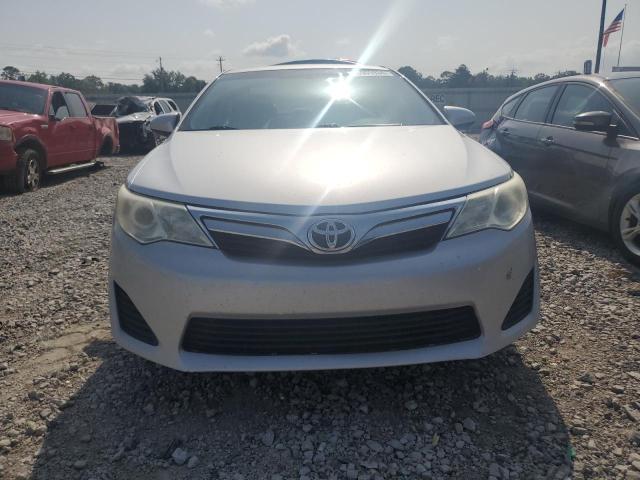 Sedans TOYOTA CAMRY 2013 Srebrny
