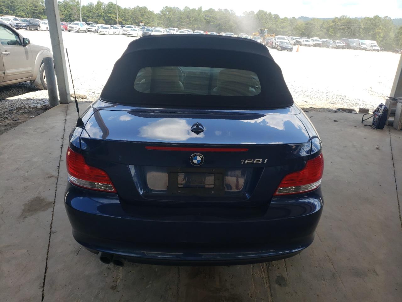 WBAUN1C58BVH83607 2011 BMW 128 I