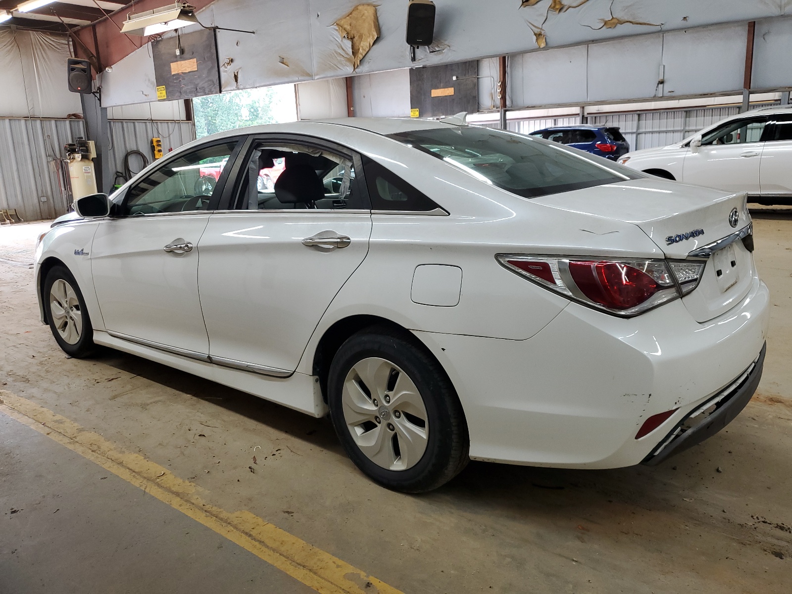 2014 Hyundai Sonata Hybrid vin: KMHEC4A49EA116655