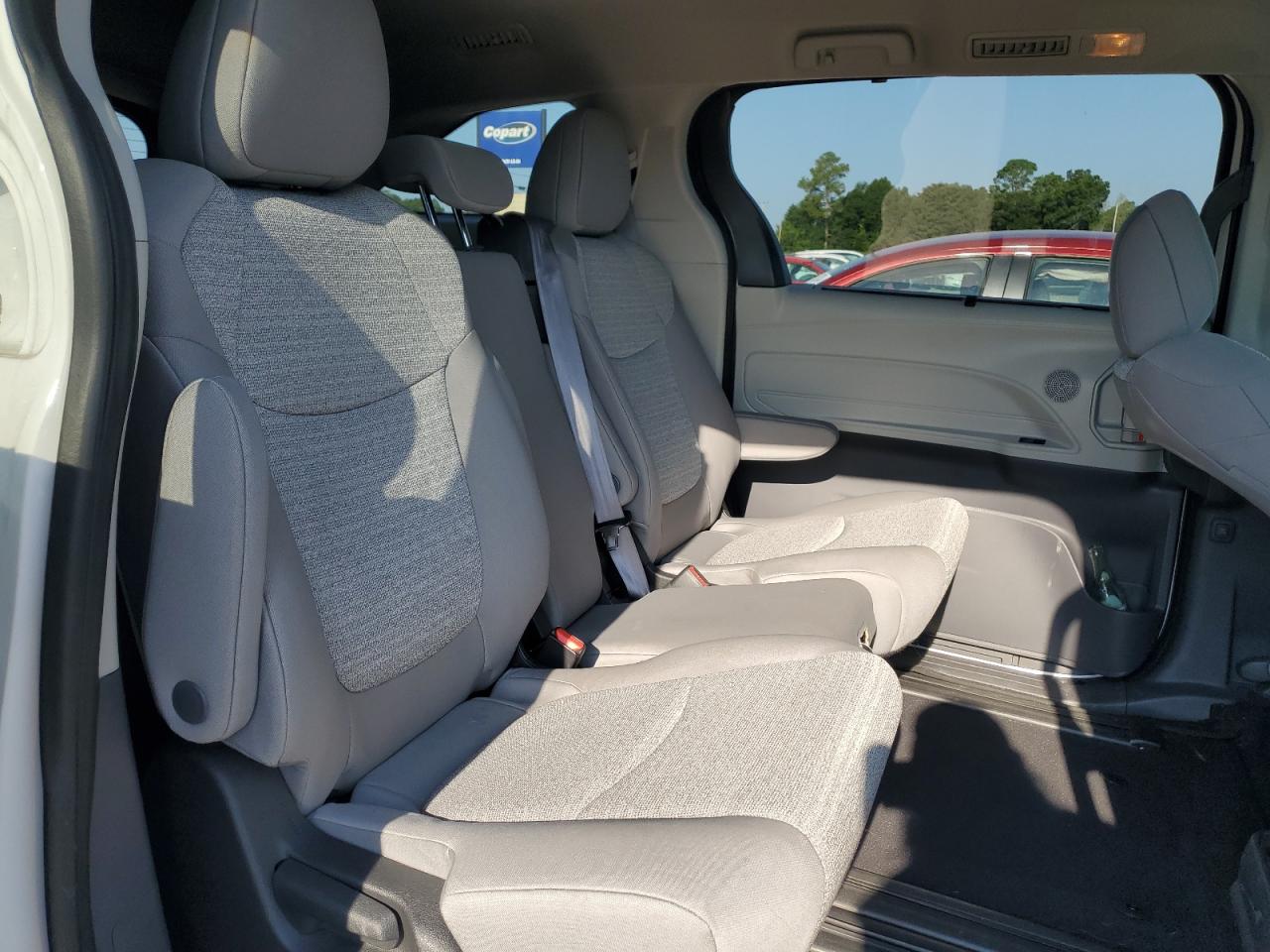 2022 Toyota Sienna - Image 11